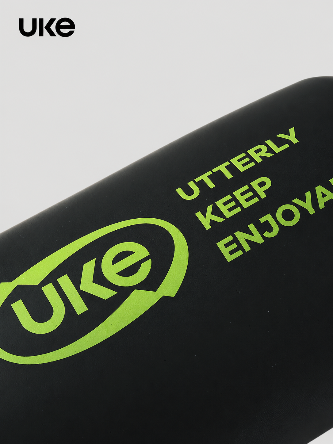UKE AB10 bottle logo detail